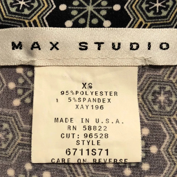 Max Studio Cap Sleeve V Neck Pattern Print Top in Grey Black Green Gold Size XS - Picture 9 of 10